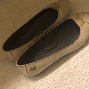 Tan leather size 8M, Born ballet flats